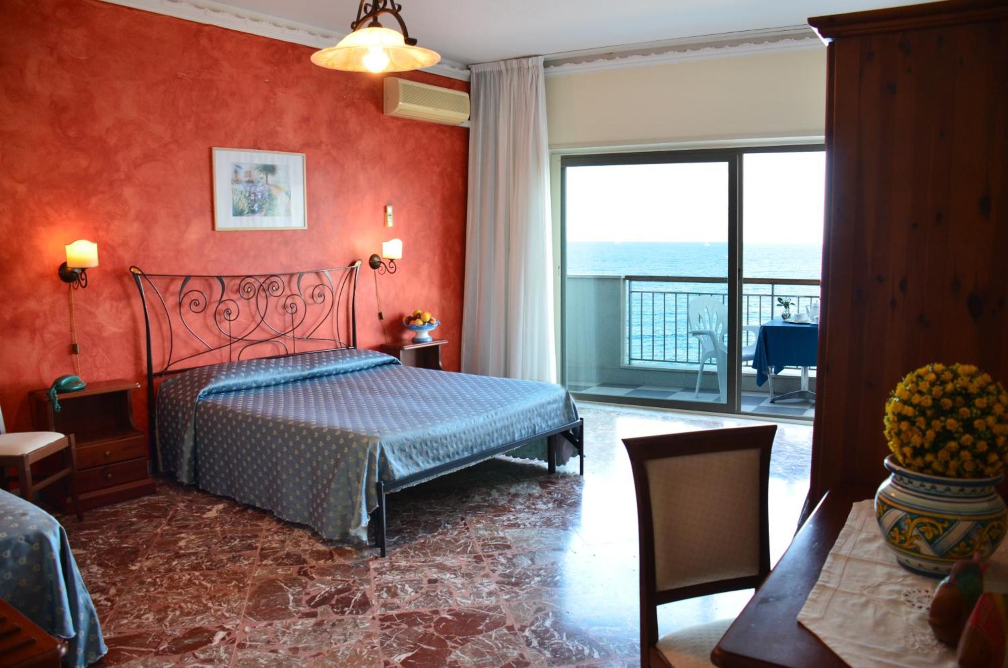 Hotel Costa Azzurra Giardini Naxos Esterno foto