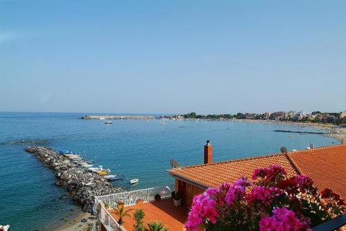 Hotel Costa Azzurra Giardini Naxos Esterno foto