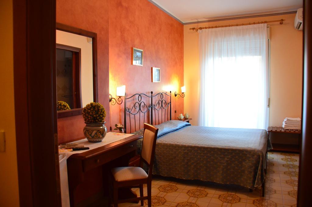 Hotel Costa Azzurra Giardini Naxos Esterno foto