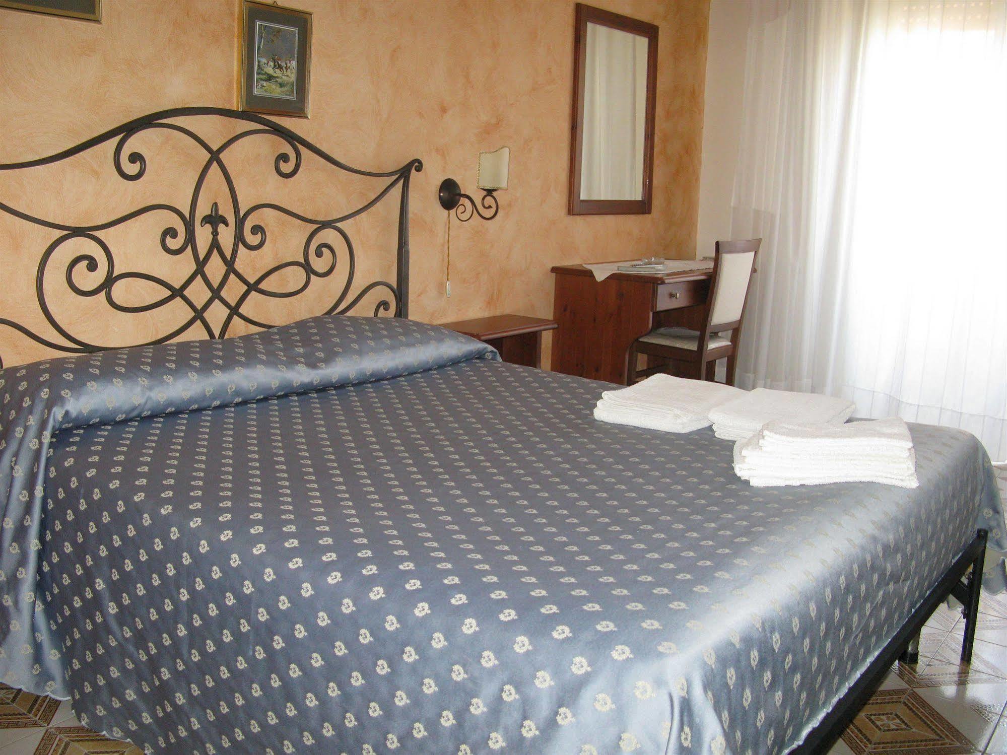 Hotel Costa Azzurra Giardini Naxos Esterno foto